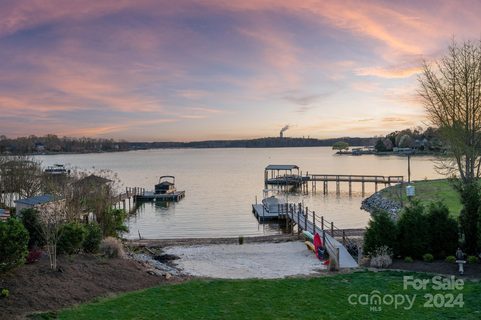 2715 Westview Drive sold home in Island Point, Sherrills Ford, NC