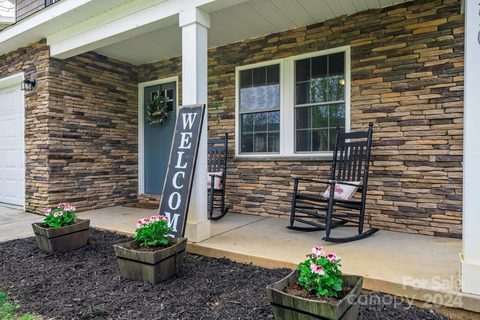 1350 26th Avenue sold home in Village at 26th Ave NE, Hickory, NC