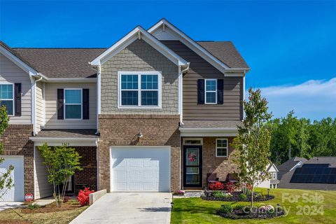 5016 Moss Pine Way sold townhome in Windhaven, Tega Cay, SC