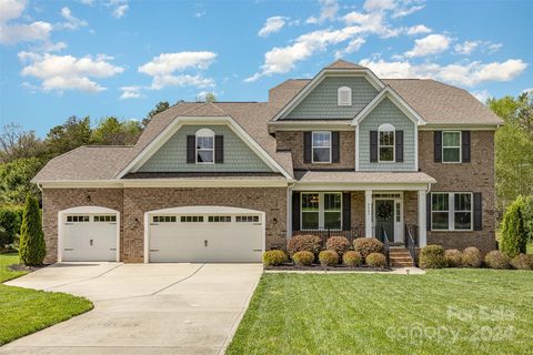 8425 Carly Lane sold home in Stonebridge, Mint Hill, NC
