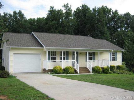 134 Yadkin River Road sold home in River Run Ii, Statesville, NC