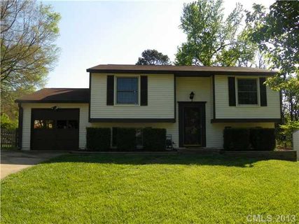 1230 Farmfield Lane sold home in Olde Concord, Charlotte, NC