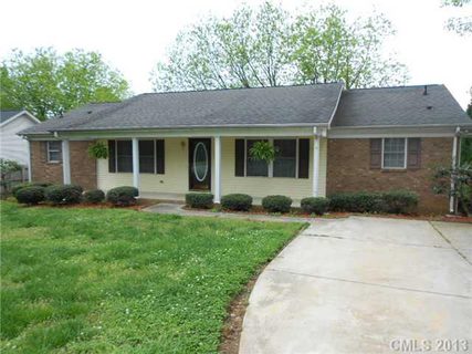5548 Starkwood Drive sold home in Hillcrest Acres, Charlotte, NC