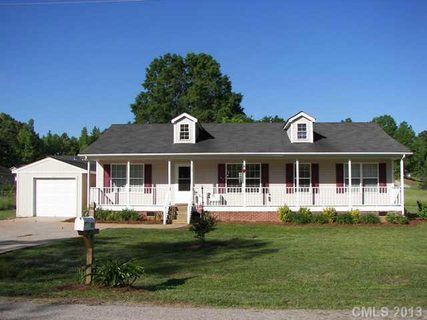 212 Nottingham Drive sold home in English Garden Park, York, SC