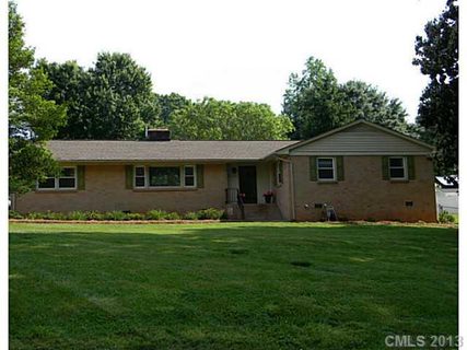 3301 Rollingwood Drive