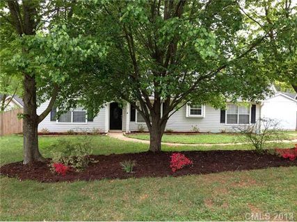 8018 Maxwelton Drive sold home in Norman Shores, Huntersville, NC