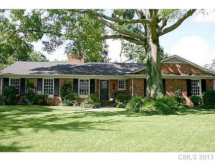 3826 Warrington Drive sold home in Cloisters, Charlotte, NC