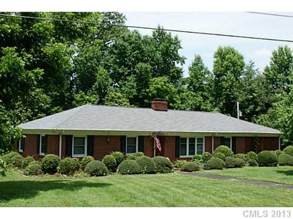 2733 Lakeview Circle