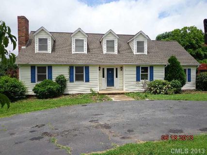 1762 Woodridge Circle