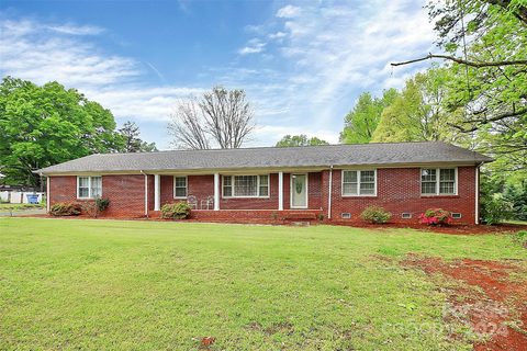 8401 Willhill Road sold home in Wilson Woods, Mint Hill, NC
