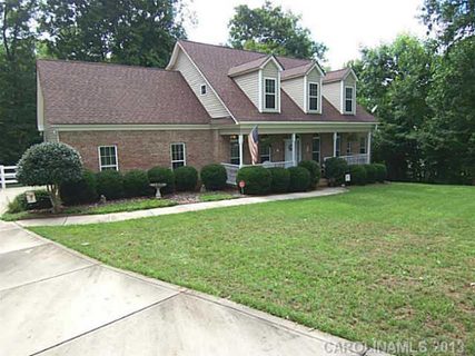 1317 Summer Spring Lane sold home in The Hylands, York, SC