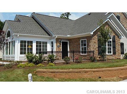 184 Lone Oak Circle 9C