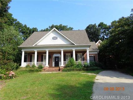 1208 Lochshire Lane