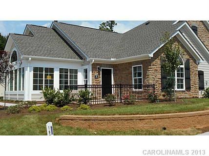172 Lone Oak Circle 12D