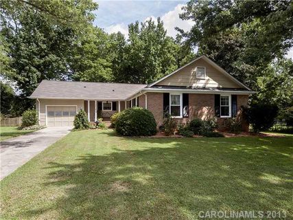 1510 Redcoat Drive sold home in Queens Grant, Charlotte, NC