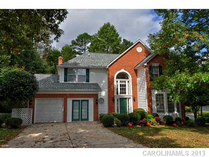 2823 Oakcroft Drive