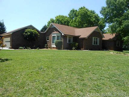 1817 Lakeview Drive