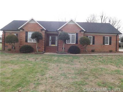 1608 Thornhill Drive