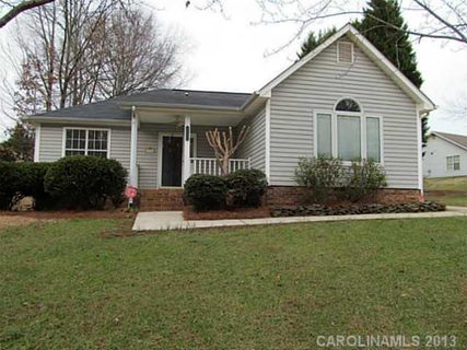 8107 Maxwelton Drive sold home in Norman Shores, Huntersville, NC