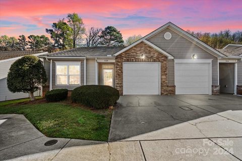 3120 Village Glen Lane sold condo in Village Glen, Charlotte, NC