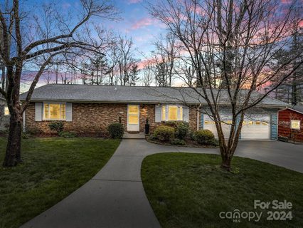 320 Armstrong Avenue sold home in Felix Lake, Hendersonville, NC