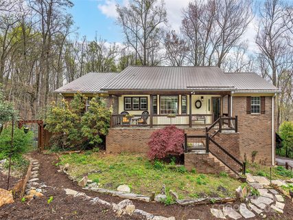 516 Hunters Glen Lane sold home in Hunters Glen, Hendersonville, NC