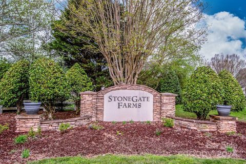 7939 Rolling Meadows Lane sold home in Stonegate Farms, Huntersville, NC