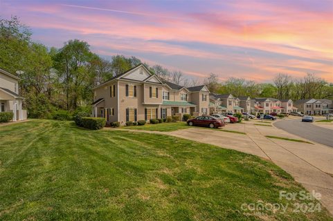 1703 Holliford Court sold townhome in Citiside Plaza Walk Townhomes, Charlotte, NC