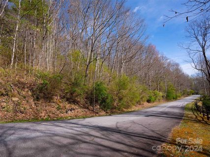 Lot 29 Connemara Overlook Drive active lot in Trenholm Woods, Hendersonville, NC