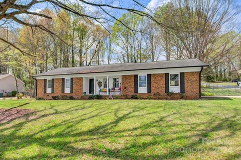 1511 Old Carriage Drive sold home in Dixie Park, Newton, NC