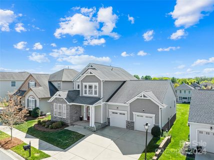 9816 Skybluff Circle