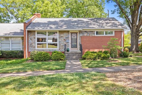 4561 Woodlark Lane