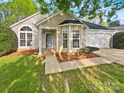 8010 Count Fleet Lane sold home in Cedar Lane Farms, Charlotte, NC