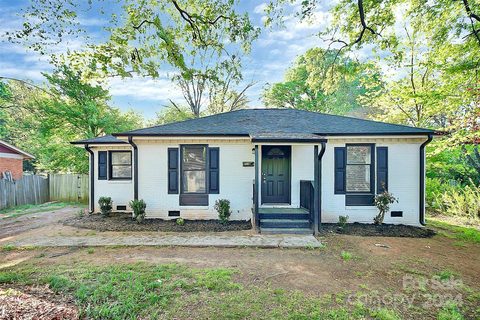 806 Farmcrest Drive sold home in Farmcrest, Charlotte, NC