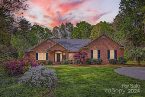 216 Saint Johns Drive sold home in St Johns Woods, Salisbury, NC