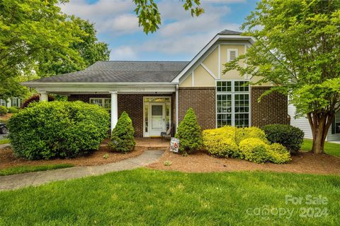 13040 Park Crescent Circle sold home in The Cottages, Pineville, NC