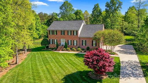 1092 Willow Creek Drive sold home in Fairway Farms, Newton, NC