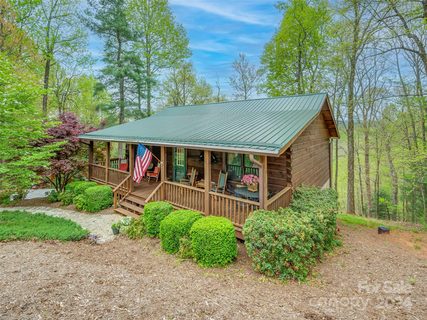 535 Glen Echo Circle sold home in Glen Echo, Saluda, NC