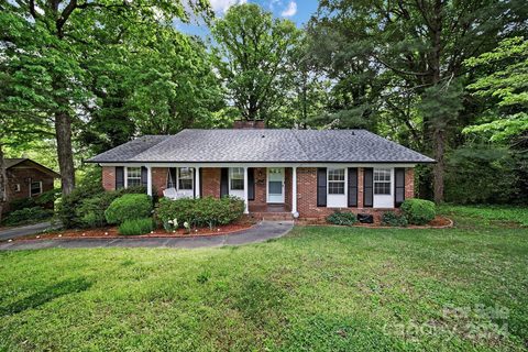 2321 Laurelwood Circle sold home in Woodsdale Acres, Charlotte, NC