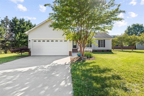 1520 Angela Court sold home in Dove Haven, Lincolnton, NC