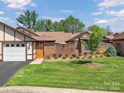 67 Lodge Lane sold townhome in 10 Country Club, Waynesville, NC