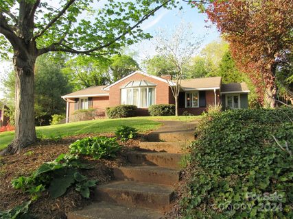6 Woodcrest Road sold home in Grovewood Park, Asheville, NC