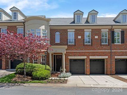 6831 Louisburg Square Lane sold townhome in Louisburg Square, Charlotte, NC