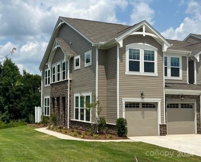 1647 Munstead Place