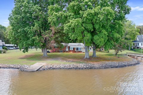 5040 Beachside Place sold home in Malibu Beach, Sherrills Ford, NC