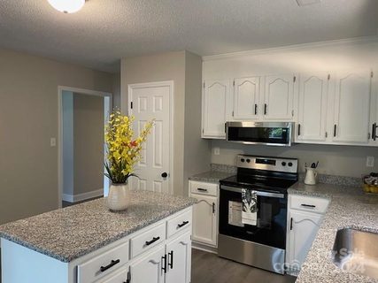 2209 Fox Hunt Drive sold home in Kingswood South, Gastonia, NC