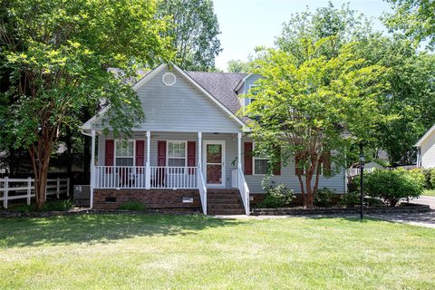 1425 Lowell Trace