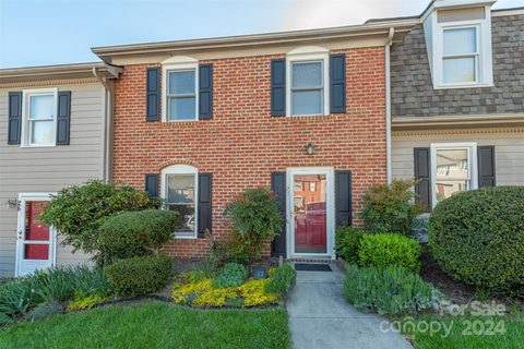 27 Sleepy Hollow Lane sold townhome in Sleepy Hollow, Swannanoa, NC