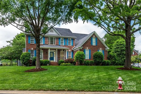 2401 Dilwyn Court