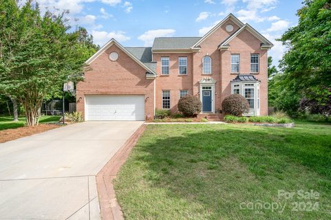 808 Thornapple Court